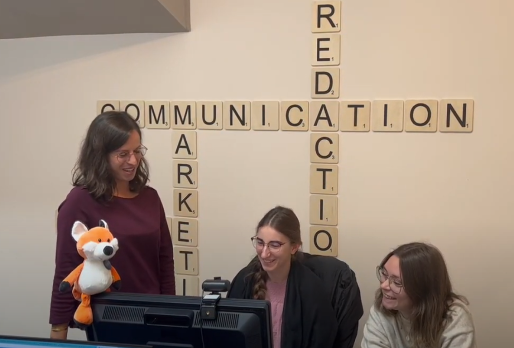 Edissio - L'alternance chez Edissio - Nos collaborateurs au travail Nos collaboratrices des pôles communication et marketing travaillant sur un nouveau projet